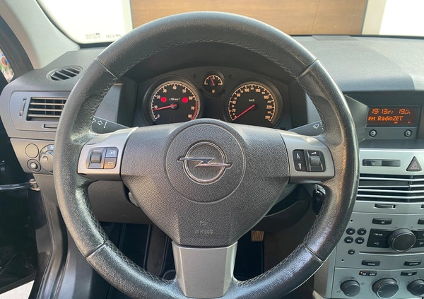 Opel Astra cena 14900 przebieg: 242761, rok produkcji 2009 z Chełmno małe 379